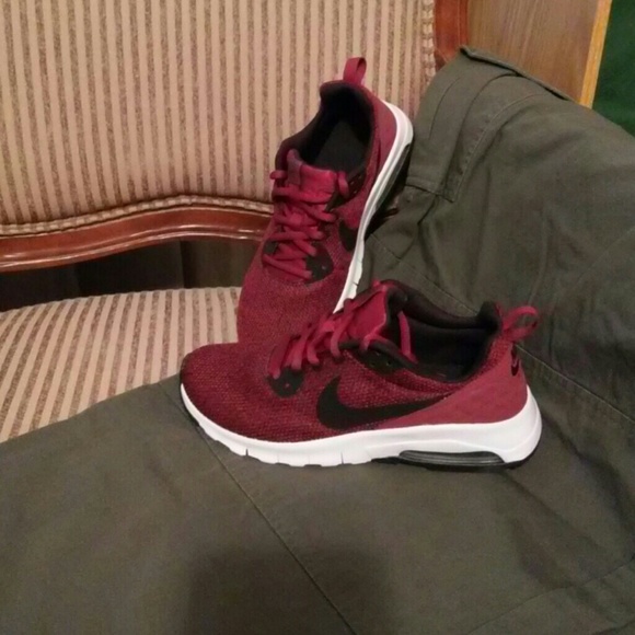 boys nike air max motion